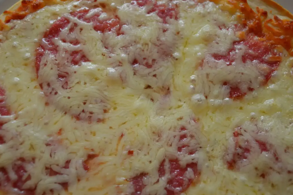 Pizza salami 1.1 kg (48 x 29 cm ) - congelé