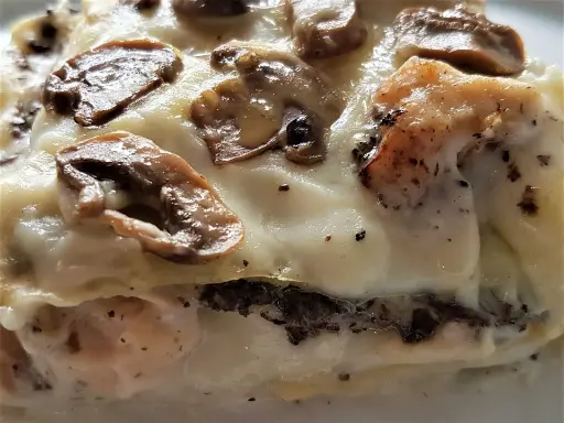 Lasagne inverno - champignonroomsaus / kip / salsa tartufata 400 gr